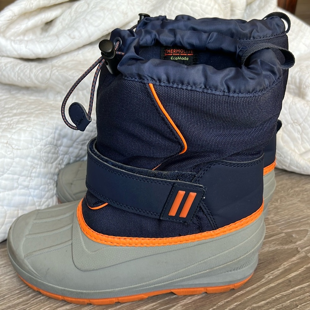 Kids snow boots size 3